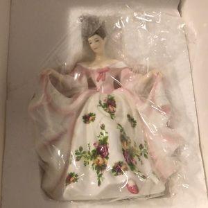 Royal Doulton PRETTY LADIES “Kathryn” Old Country Roses Dress